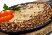 Греча с грибным соусом